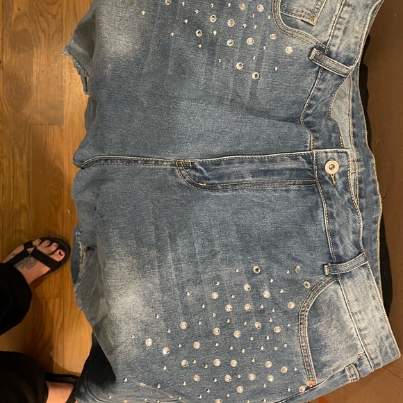 Jeweled Jeans - Picture 4 of 4